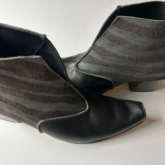Cydwoq Handmade Silver Leather Zebra Hair Ankle Boots W/ Sculpted Heel - Picture 6 of 11